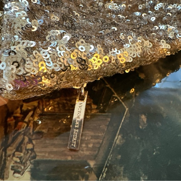 Victoria’s Secret Gold Sequin Clutch Purse Evening Hand Bag Shiny Zipper - Picture 7 of 15